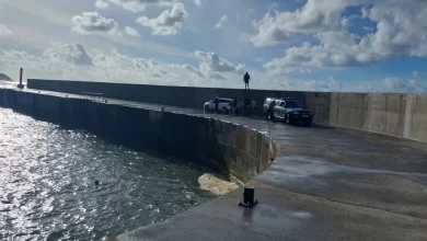 Cinco pessoas resgatadas após serem arrastadas por onda na Madeira