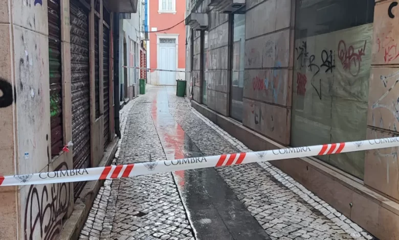 Dono de edifício devoluto que ruiu em Coimbra foi um de 200 notificados
