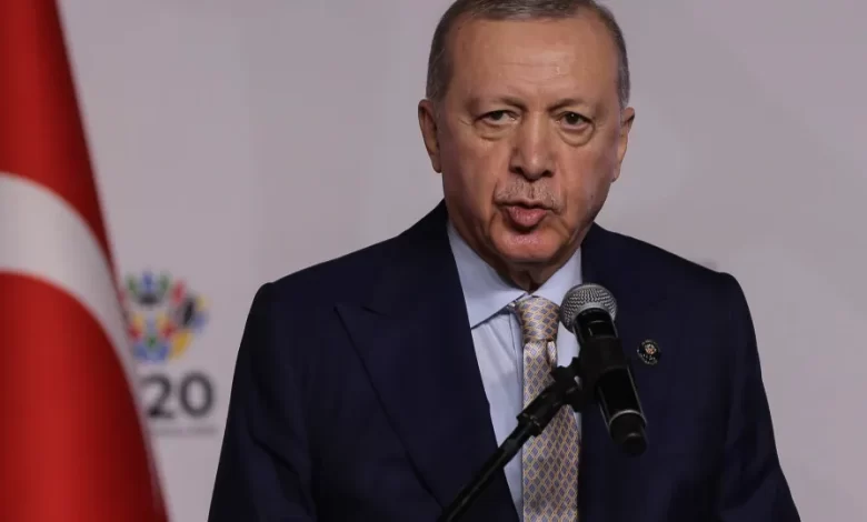 Erdogan pede a Maduro que mantenha diálogo com os EUA