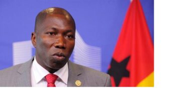 Família de Domingos Simões Pereira quer prova de vida do político guineense, detido numa esquadra de Bissau