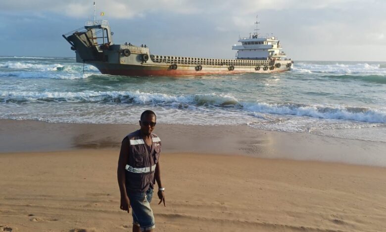 Gaza: Navio encalhado está vazio e não representa ameaça