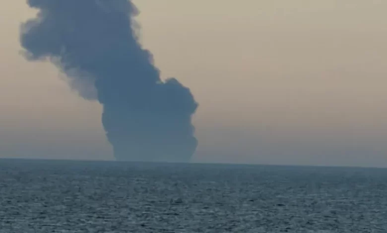Helicóptero búlgaro entrega mantimentos aos tripulantes do navio 'Kairos'