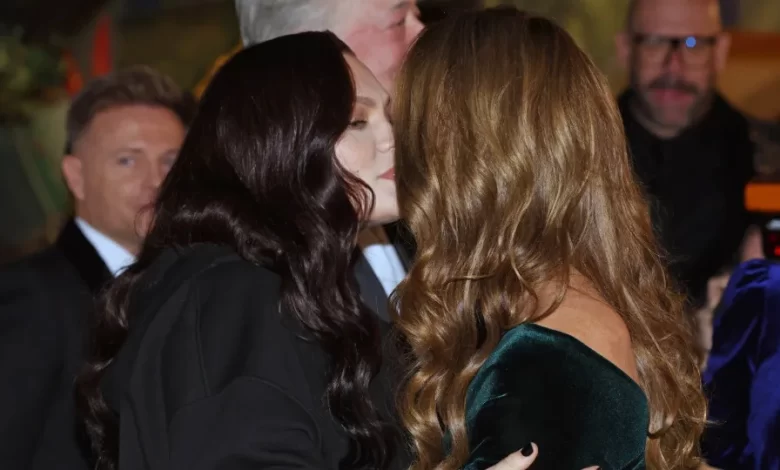Jessie J quebra protocolo ao abraçar Kate Middleton: Saiba o motivo