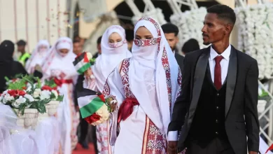 Mais de 50 casais casaram-se em Khan Younis, na Faixa de Gaza. As imagens