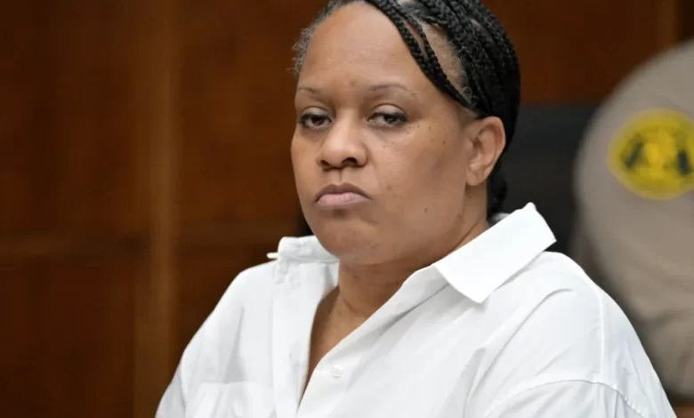 Mulher matou enfermeira para roubar dinheiro para pagar viagem da filha