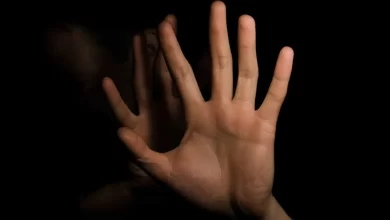Mulher sequestrada e agredida pelo ex quando ia buscar os filhos