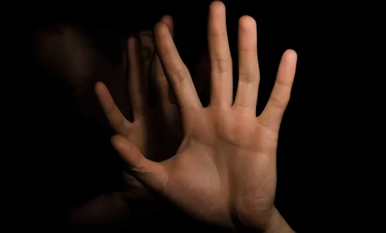 Mulher sequestrada e agredida pelo ex quando ia buscar os filhos