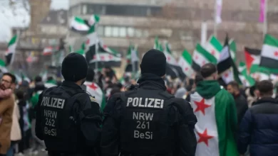 Síria. Milhares celebram na Alemanha um ano da queda de al-Assad