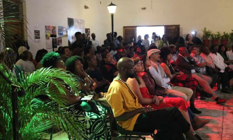 VII Festival Internacional Poetas D’Alma anima Maputo com poesia e performance