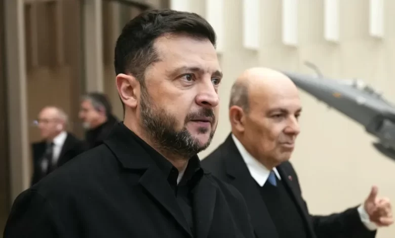 Zelensky pede fim da guerra na Ucrânia: "É necessária paz digna"