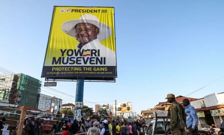Presidente do Uganda reeleito em eleições contestadas pela oposição
