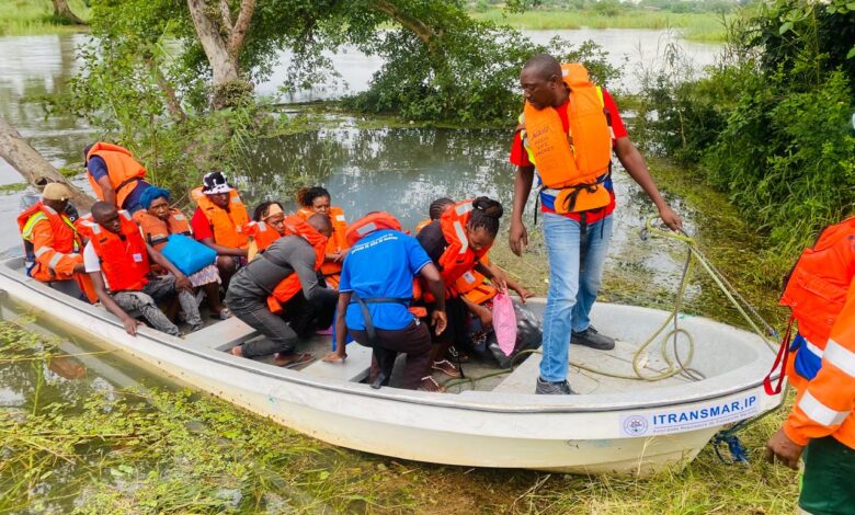 SUBIDA DA ÁGUA NO UMBELUZI: ITRANSMAR presta assistência aos munícipes de Boane