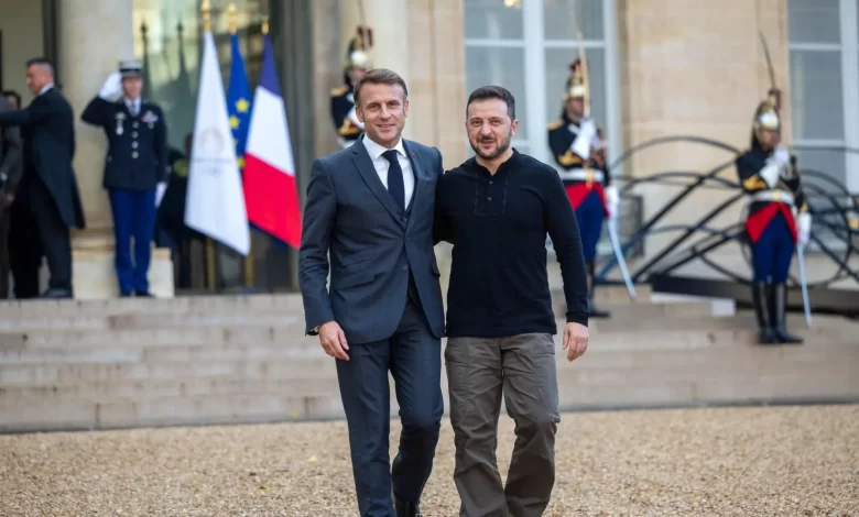 Zelensky em Paris para discutir cessar-fogo