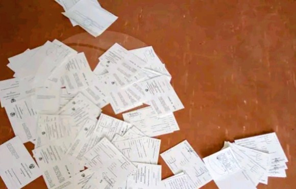 Detidos por falsificar livretes e títulos de propriedade