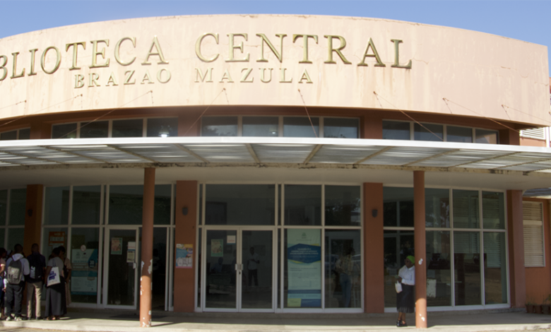 Vandalizada Biblioteca Central Brazão Mazula na UEM