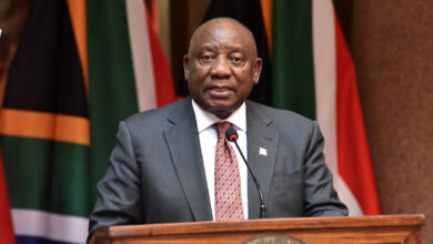 Cyril Ramaphosa congratula equipa médica por separação de gémeos siameses