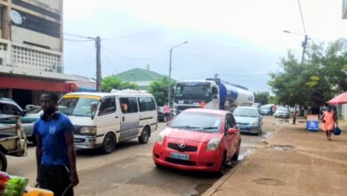 Fila de viaturas atinge cinco quilómetros em Xai-Xai