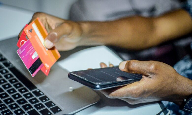 INCLUINDO FERIADOS E FINS-DE-SEMANA: Transferências bancárias passam a ser em tempo real