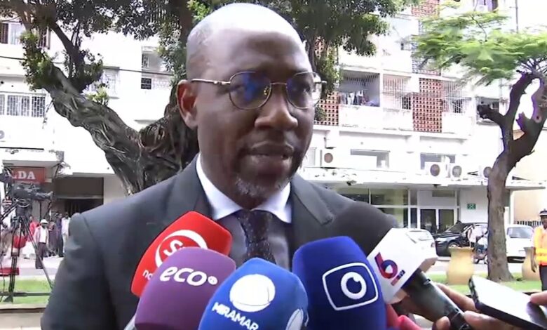 Matlombe suspende quatro concursos da Agência Metropolitana de Maputo