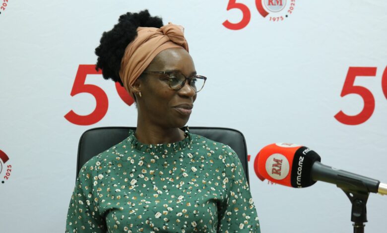 Ministra do Trabalho garante regularidade no pagamento do subsídio social básico