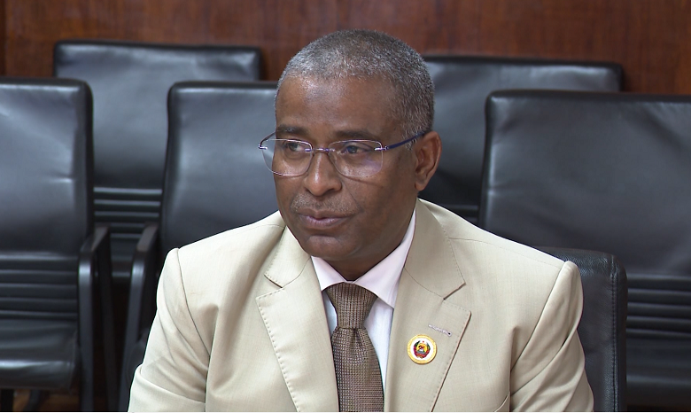 Moçambique enfrenta défice de 102 mil profissionais de saúde