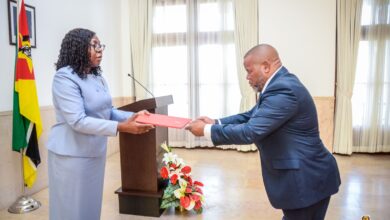 Primeira-Ministra recomenda expansão digital na Rádio Moçambique