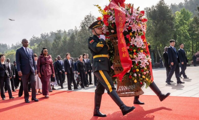 NA VISITA AO MEMORIAL DE MAO TSE TUNG: Chefe do Estado destaca irmandade entre os povos