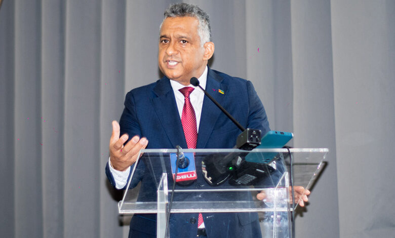 PR participa hoje do lançamento do livro "Repensar o Desenvolvimento Económico" em Maputo
