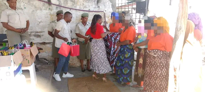 ‎A CAMINHO DO CENTENÁRIO: “Notícias” leva esperança às reclusas