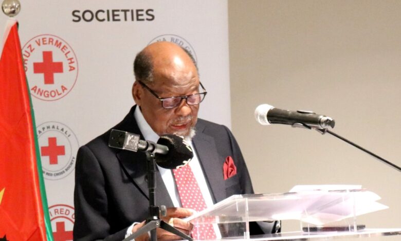 Chissano defende maior cooperação com a Cruz Vermelha face aos desafios globais