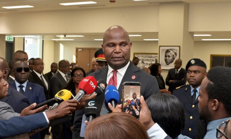 Chapo capta novos parceiros à margem da Cimeira de Luanda