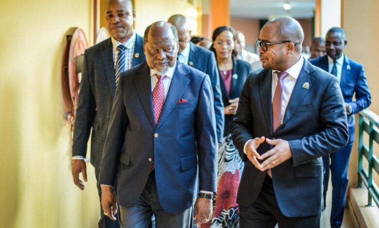 Chissano defende universidades mais próximas do povo