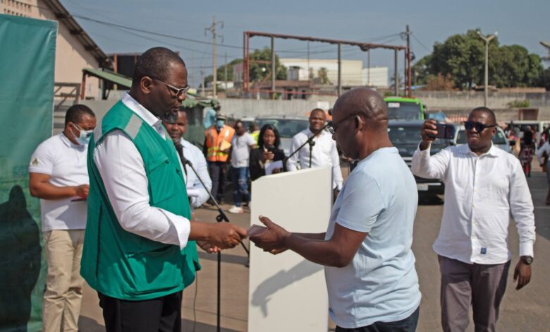 Entregues 441 licenças no âmbito do licenciamento massivo e gratuito dos transportadores semi-colectivos de Maputo