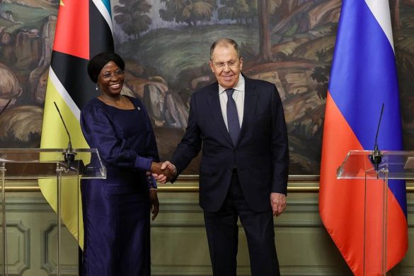 Ministro dos Negócios Estrangeiros da Rússia chega a Moçambique a convite de Maria Manuela Lucas