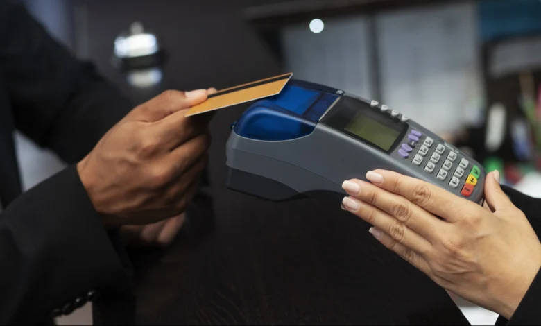 Banco Central reduz limite de gastos com cartões no exterior