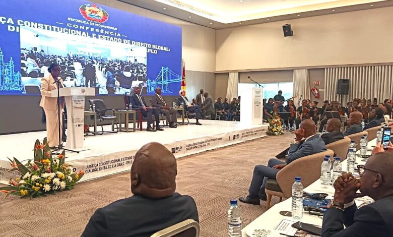 Conferência debate justiça constitucional