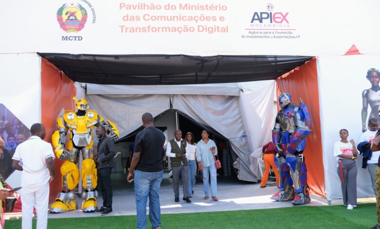 Robôs atraem visitantes na FACIM