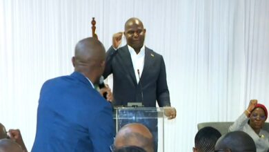 PR interage com comunidade moçambicana no Botswana