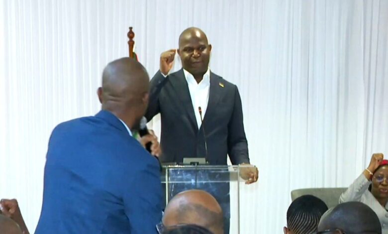 PR interage com comunidade moçambicana no Botswana