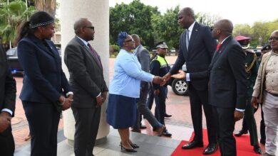 Daniel Chapo visita Parlamento do Botswana
