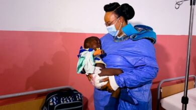 Primeira-Dama interessada na experiência em saúde do Congo