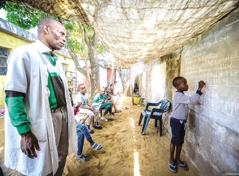 ÂNGELO MBIÉ: Um professor à moda antiga