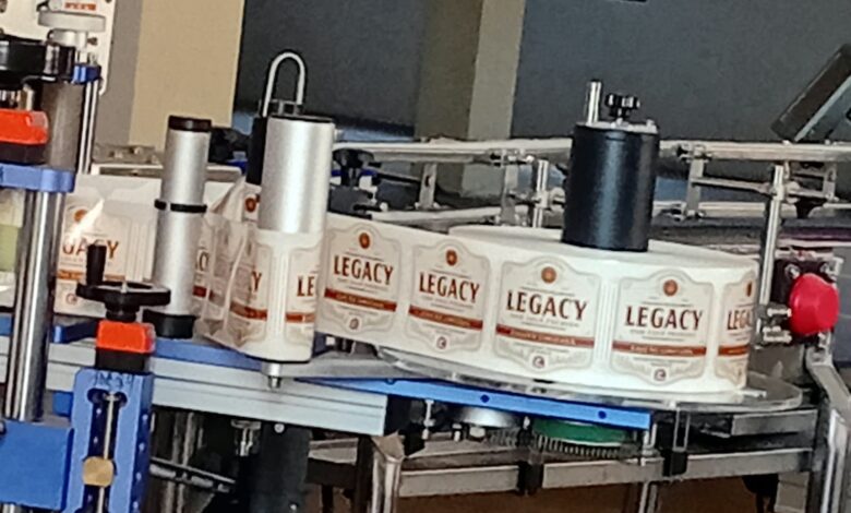 AT apreende bebidas alcoólicas numa fábrica clandestina