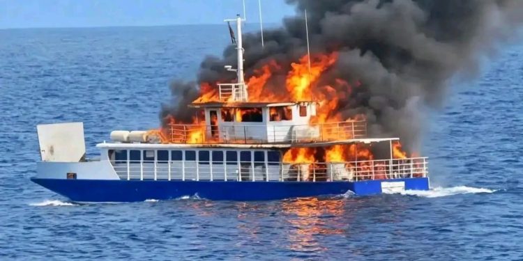 Três mortos no incêndio de uma embarcação